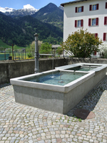 Foto: Brunnen in Prada - Link öffnet Foto in Originalgrösse